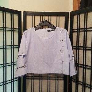 🌹Cropped Pinstriped Top w/Unique Metal Rings🛍